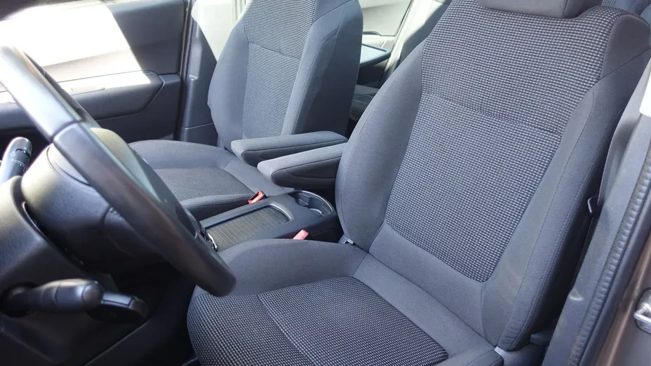PEUGEOT 5008 -