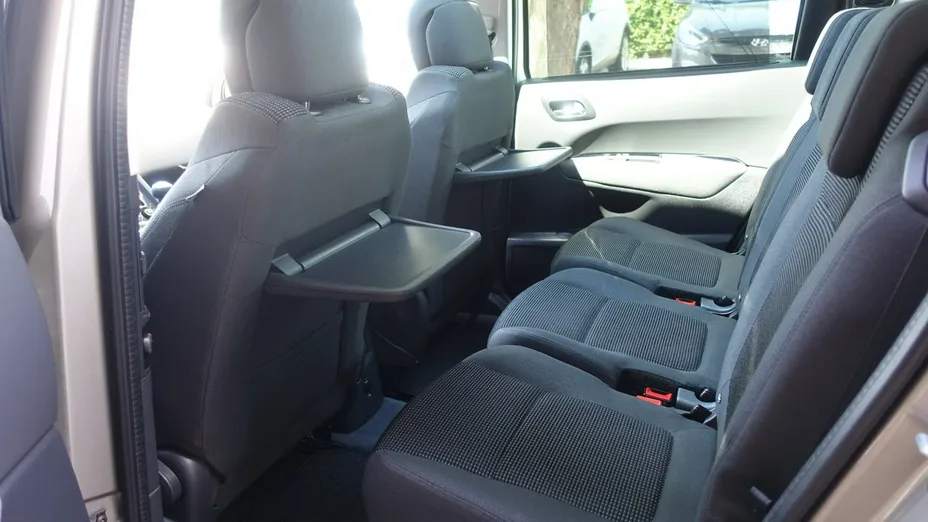 PEUGEOT 5008 -