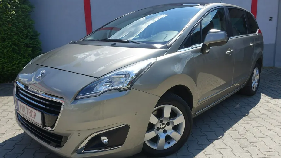 PEUGEOT 5008 -