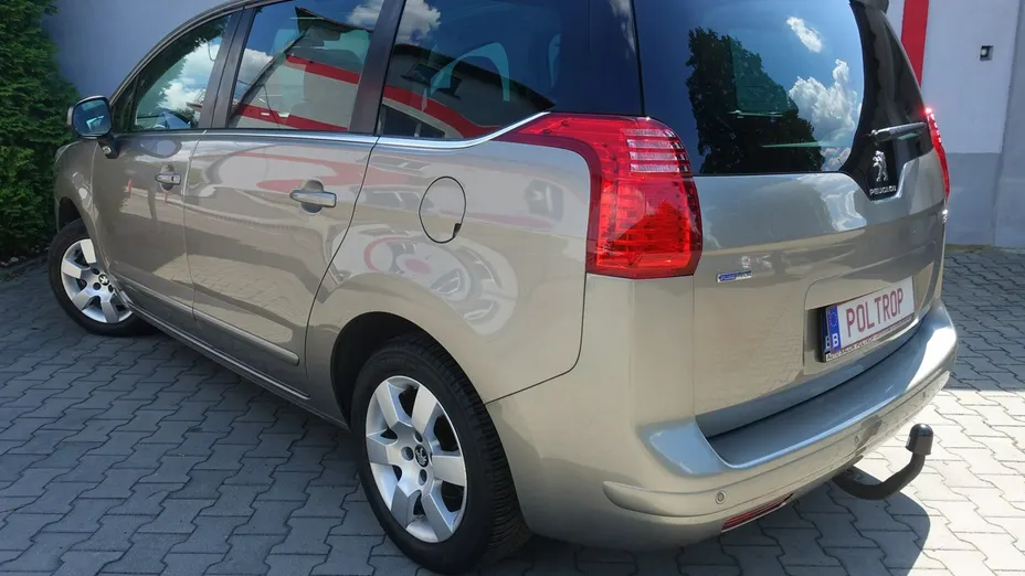 PEUGEOT 5008 -