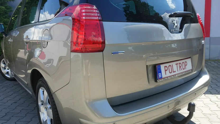PEUGEOT 5008 -