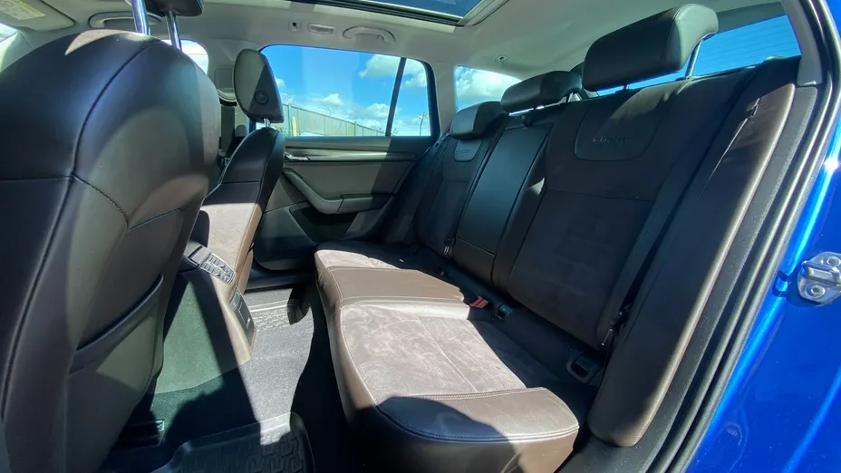 SKODA Superb -