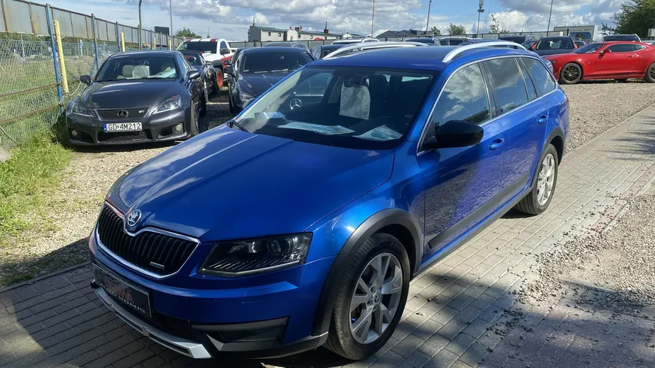 SKODA Superb -