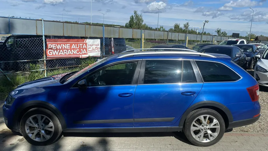 SKODA Superb -