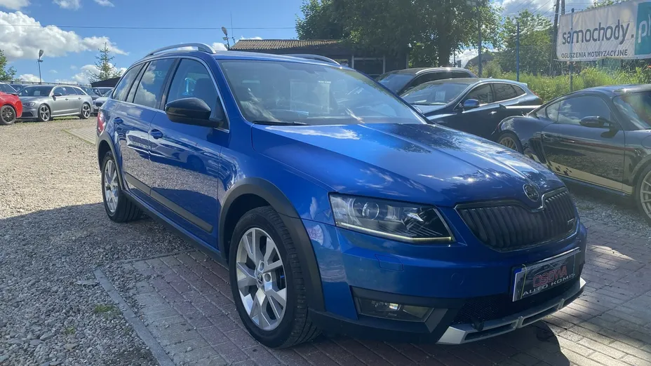 SKODA Superb -