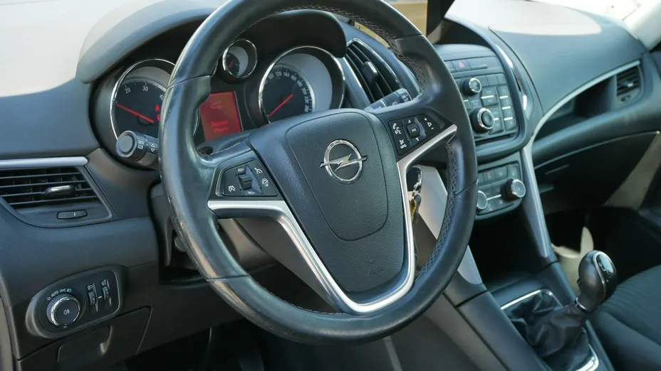 OPEL Zafira -