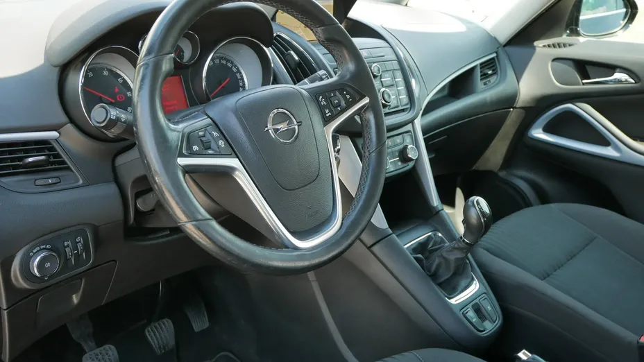 OPEL Zafira -