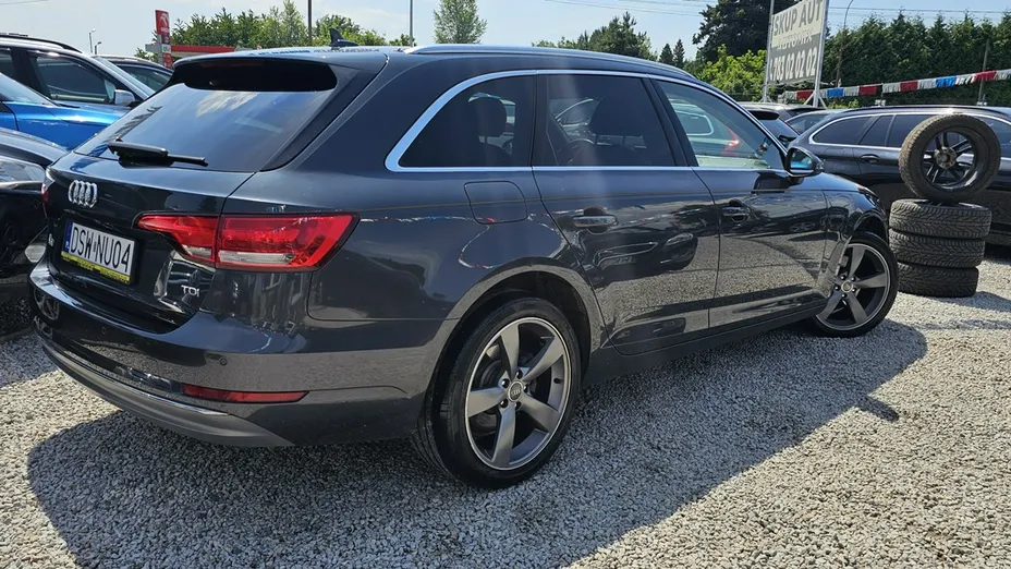 AUDI A4 -
