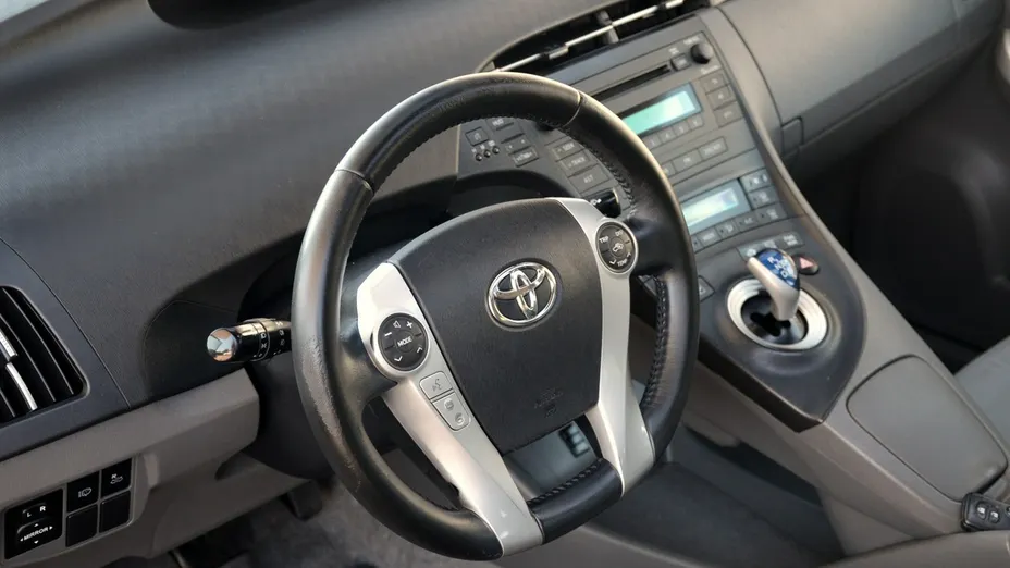 TOYOTA Prius -