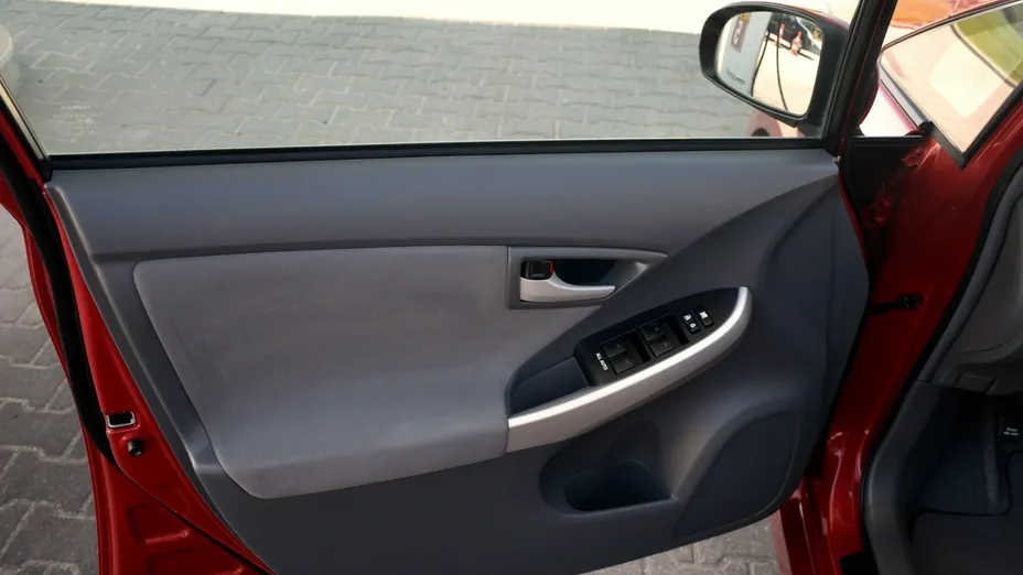 TOYOTA Prius -