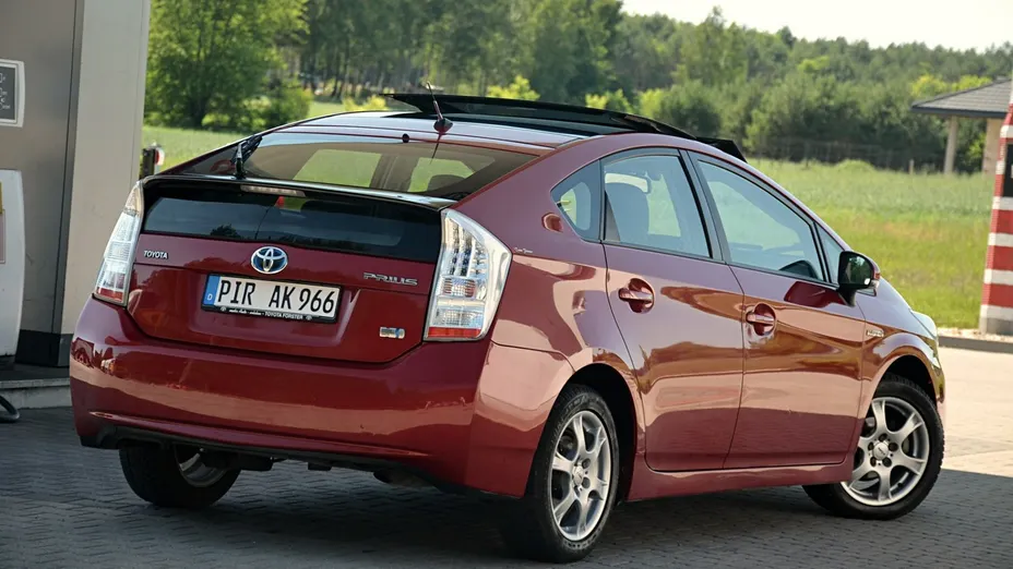 TOYOTA Prius -