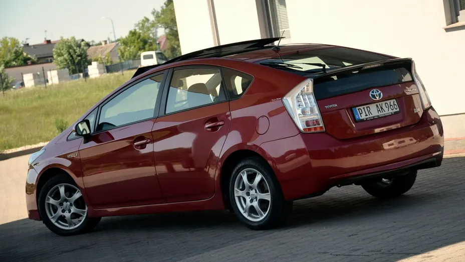 TOYOTA Prius -