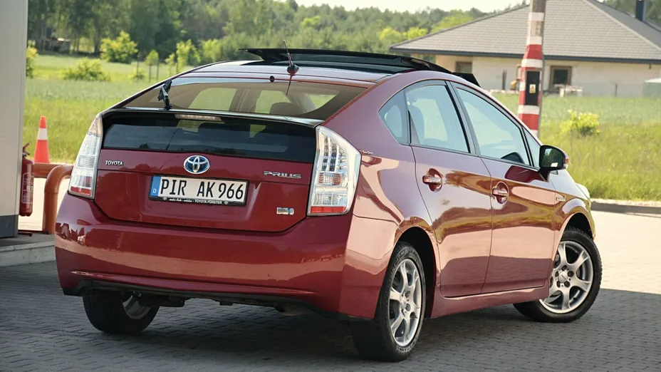 TOYOTA Prius -