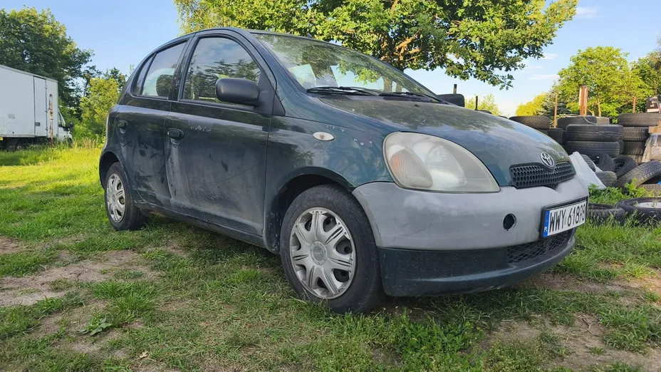 TOYOTA Yaris -