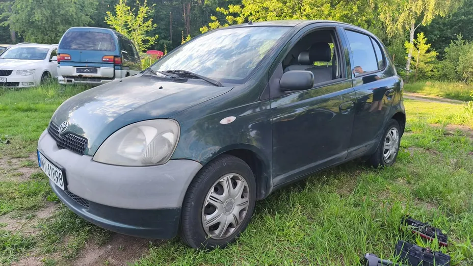TOYOTA Yaris -