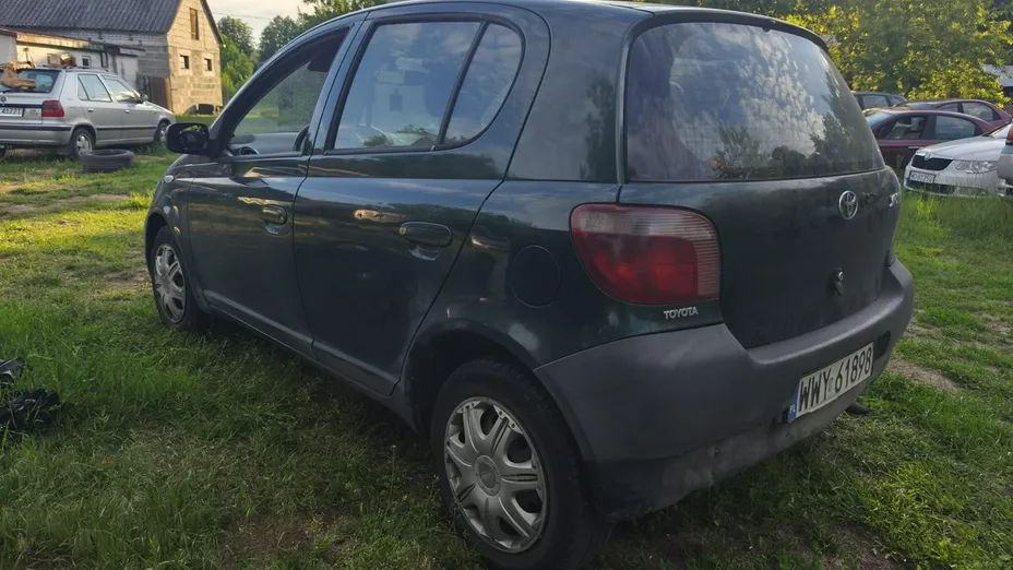 TOYOTA Yaris -