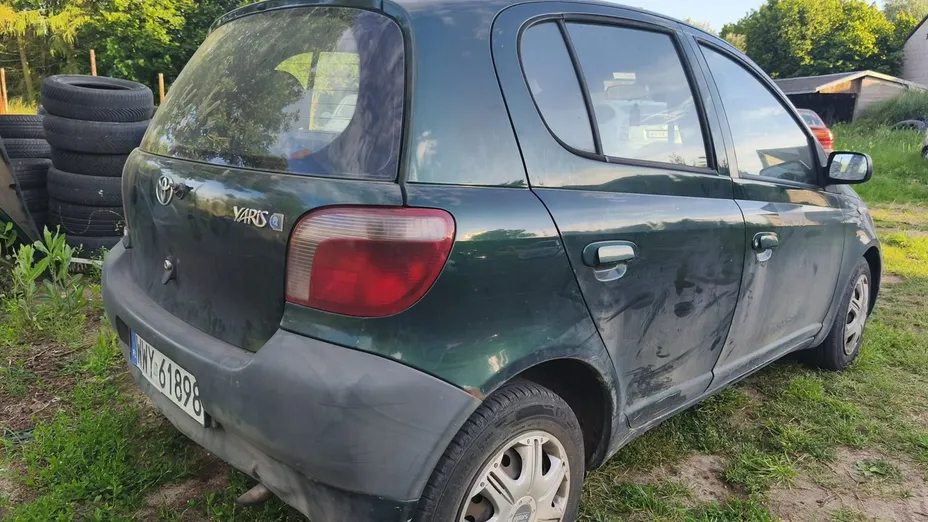 TOYOTA Yaris -