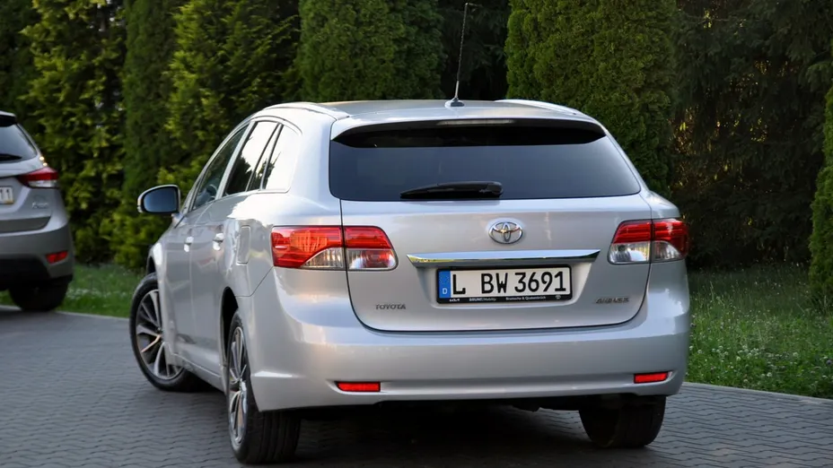 TOYOTA Avensis -