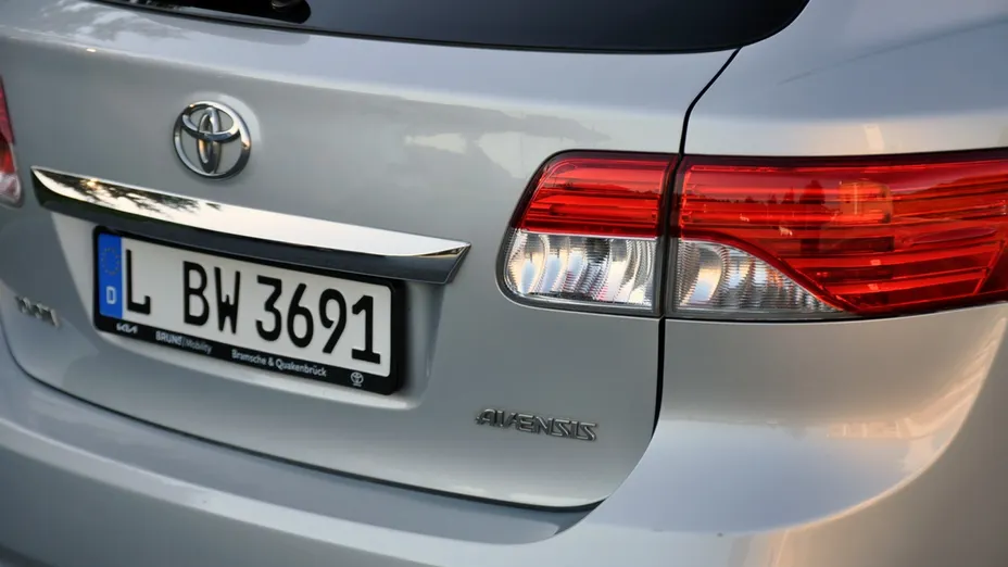 TOYOTA Avensis -