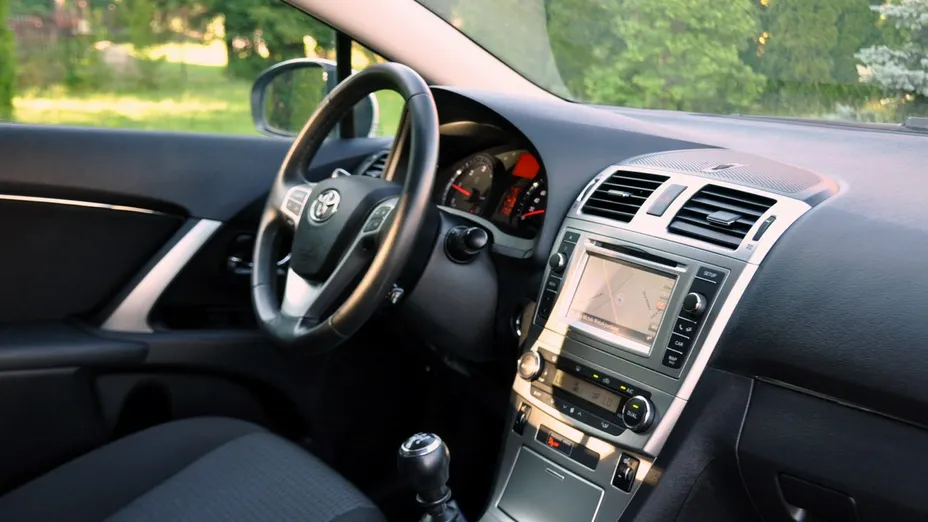 TOYOTA Avensis -