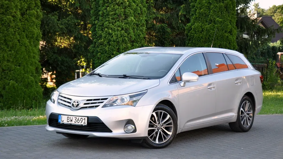 TOYOTA Avensis -