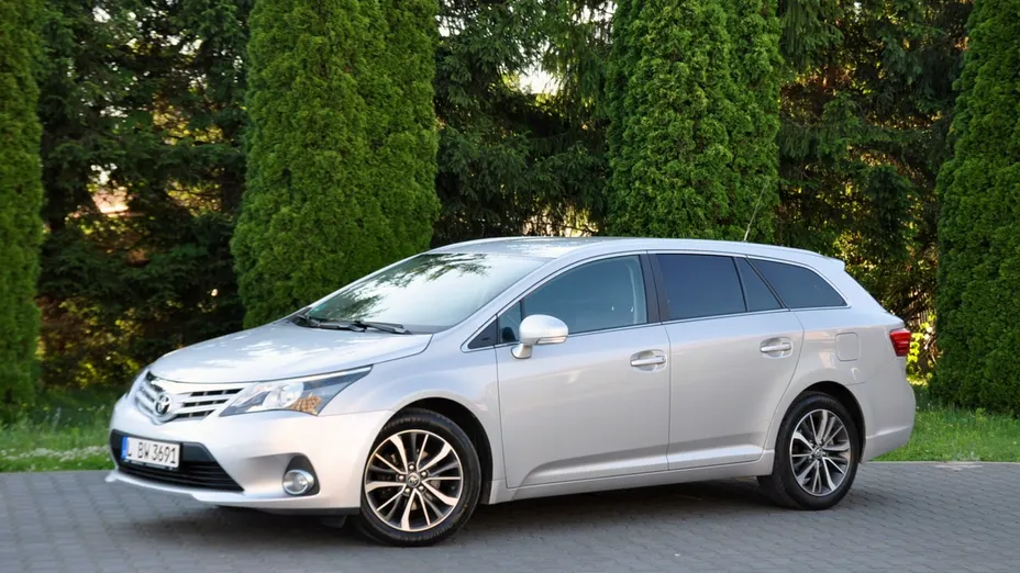 TOYOTA Avensis -