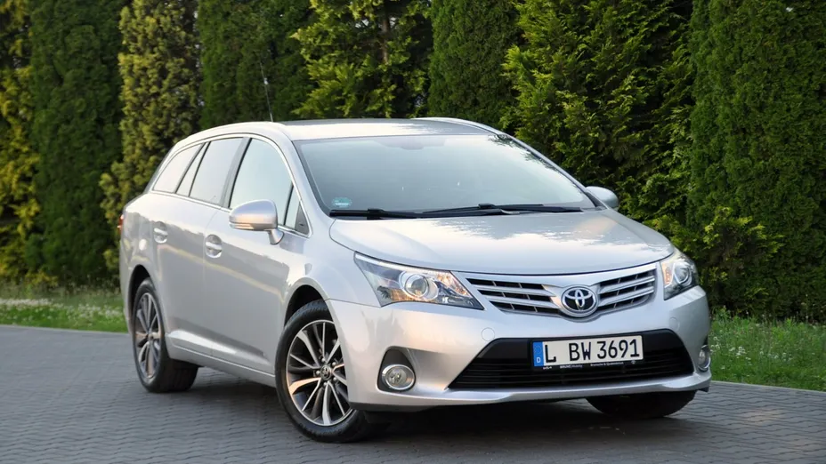 TOYOTA Avensis -