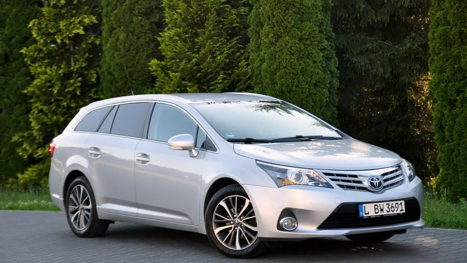 TOYOTA Avensis -