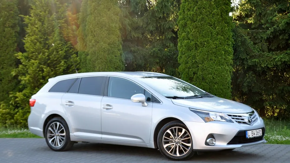 TOYOTA Avensis -