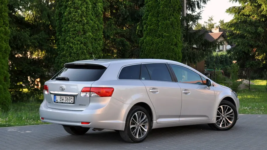 TOYOTA Avensis -