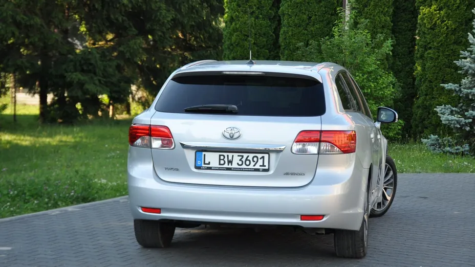 TOYOTA Avensis -