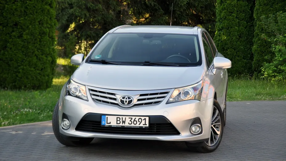 TOYOTA Avensis -