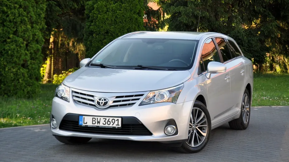TOYOTA Avensis -