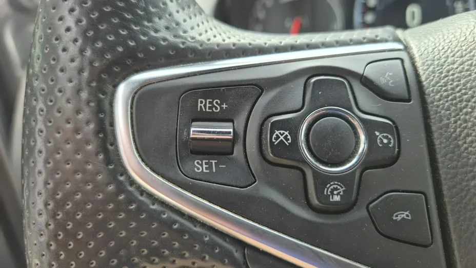 OPEL Insignia -