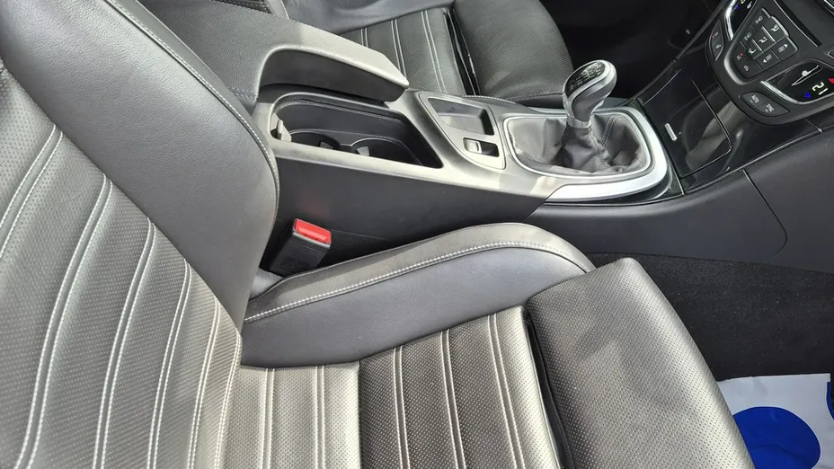 OPEL Insignia -
