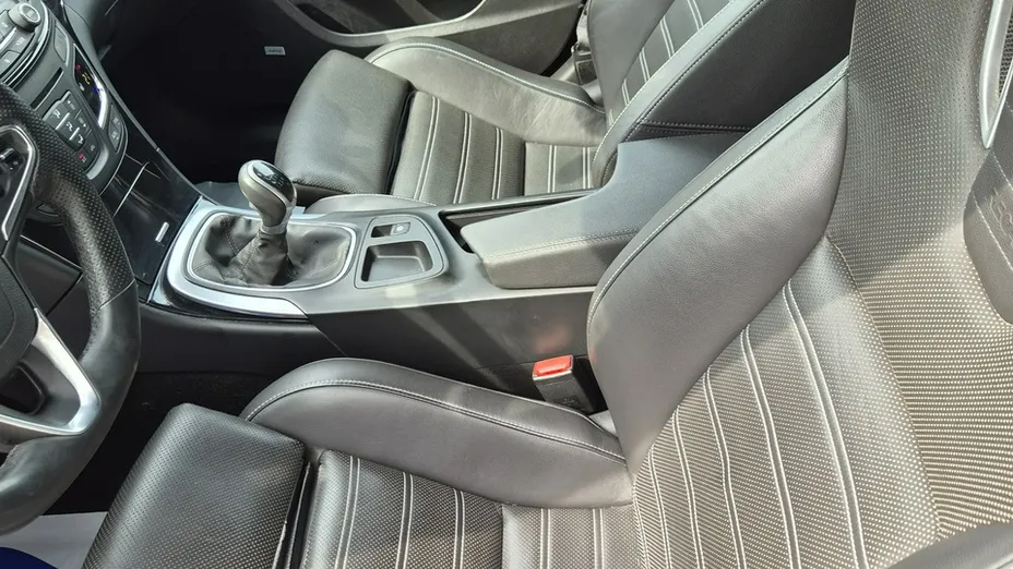 OPEL Insignia -