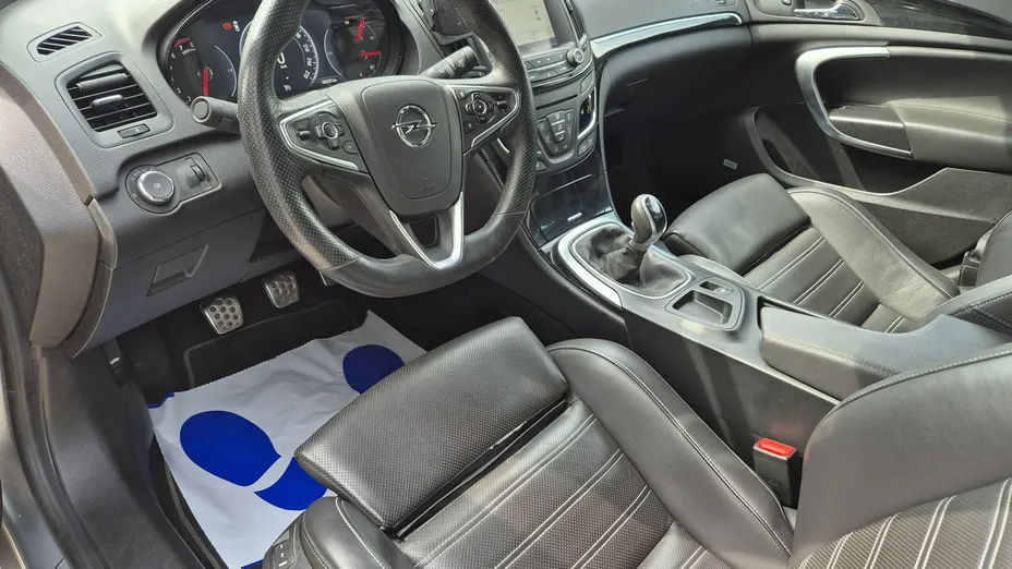 OPEL Insignia -