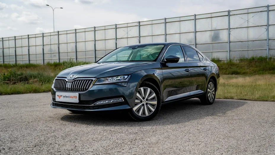SKODA Superb -