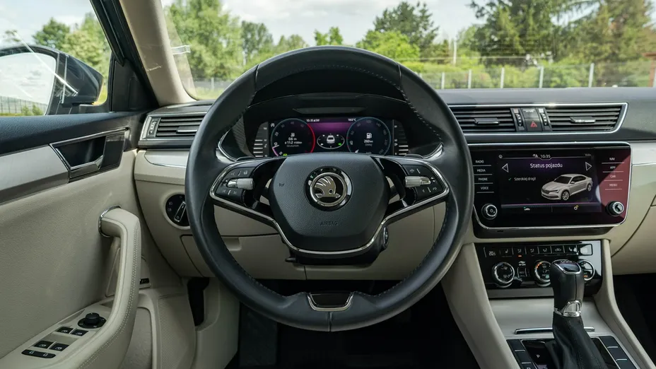 SKODA Superb -