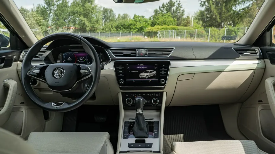 SKODA Superb -