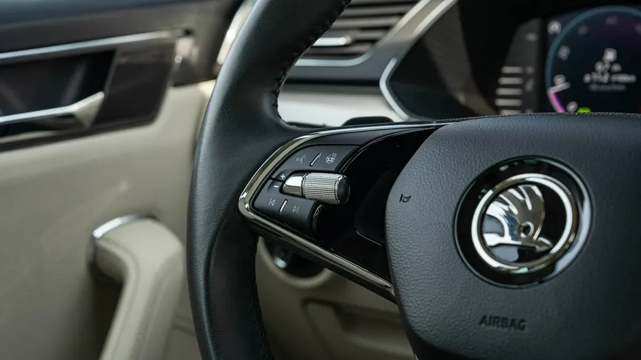 SKODA Superb -