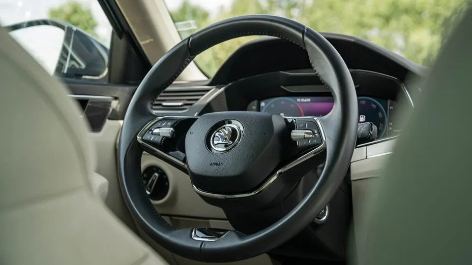SKODA Superb -