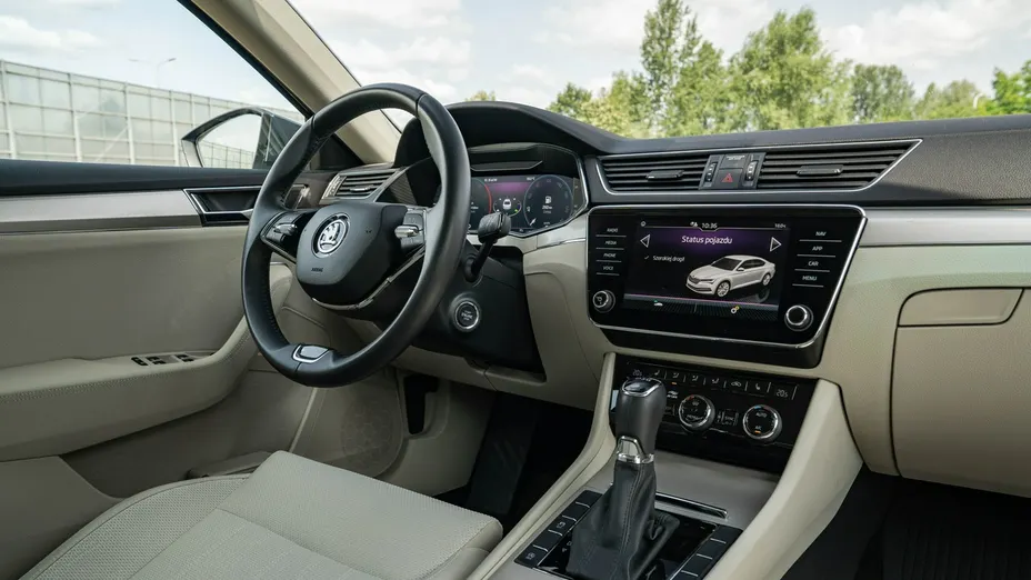 SKODA Superb -