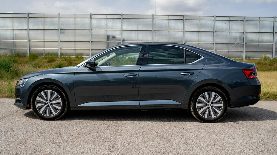 SKODA Superb -