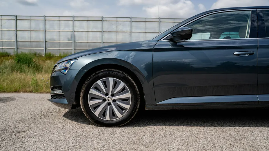 SKODA Superb -