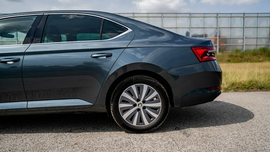 SKODA Superb -