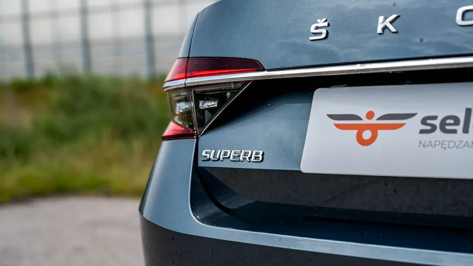 SKODA Superb -