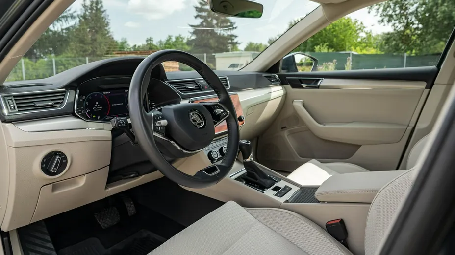SKODA Superb -