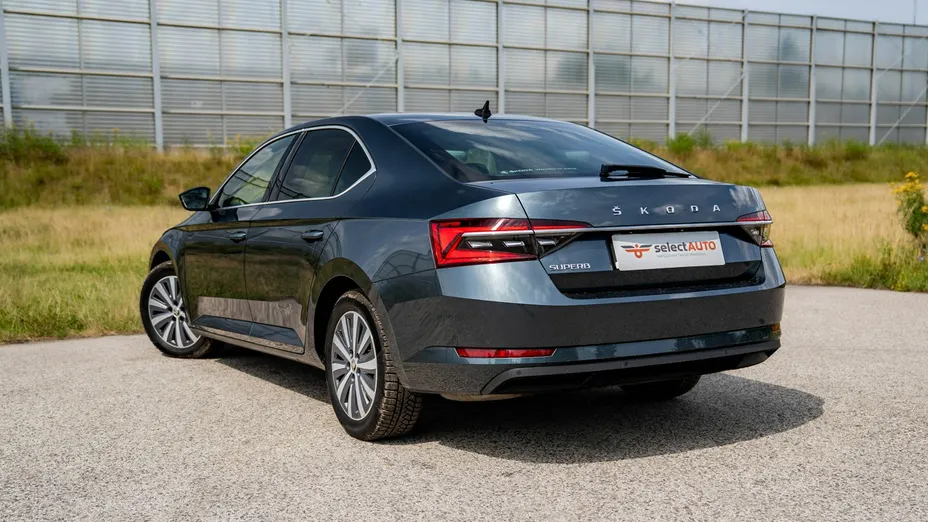 SKODA Superb -