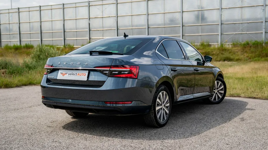 SKODA Superb -